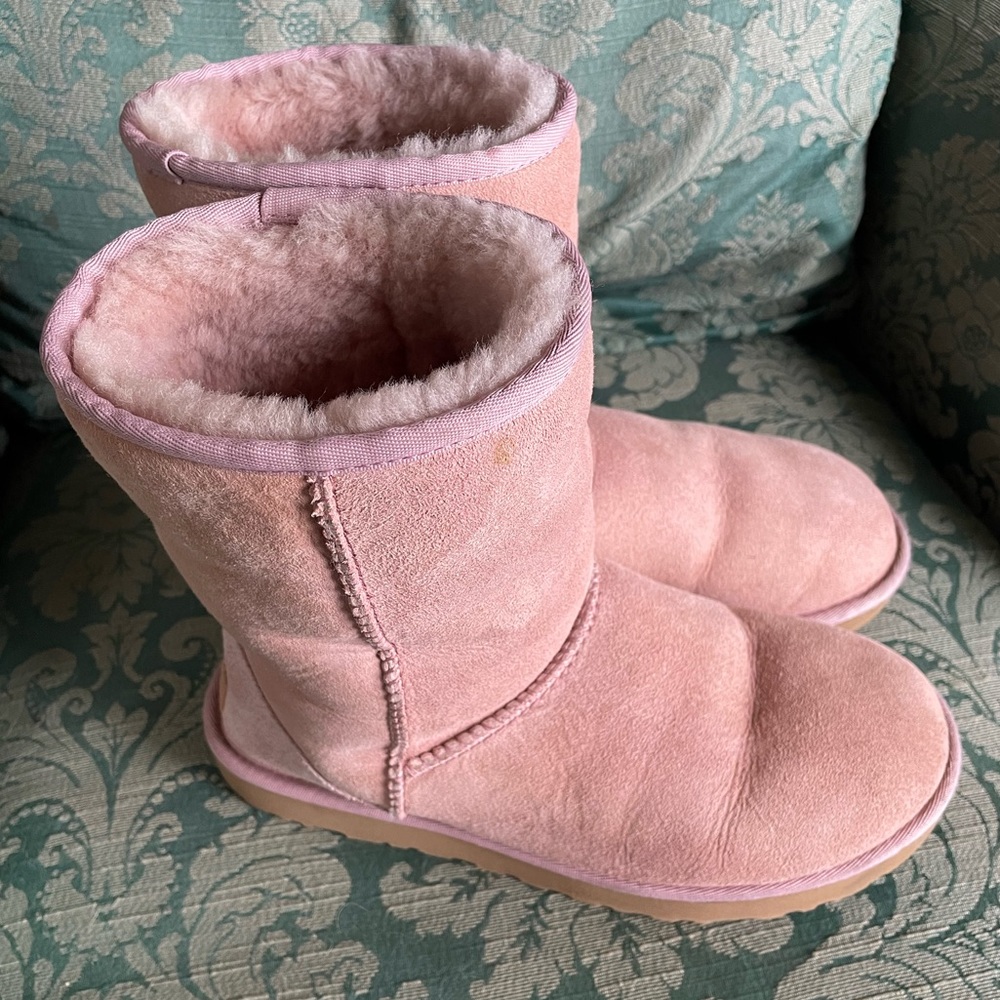 Light pink short Ugg boots 8